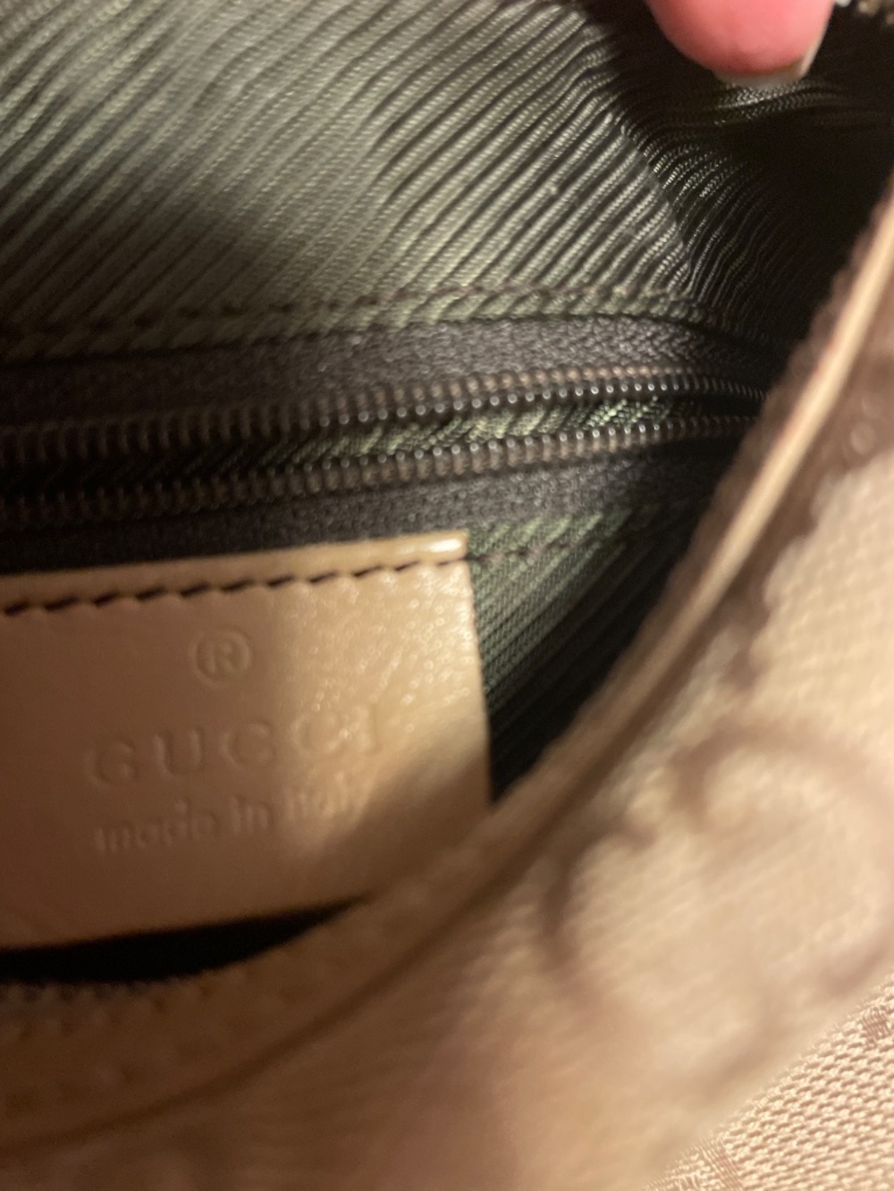 Gucci Shoulder Bag - Picture 12 of 15